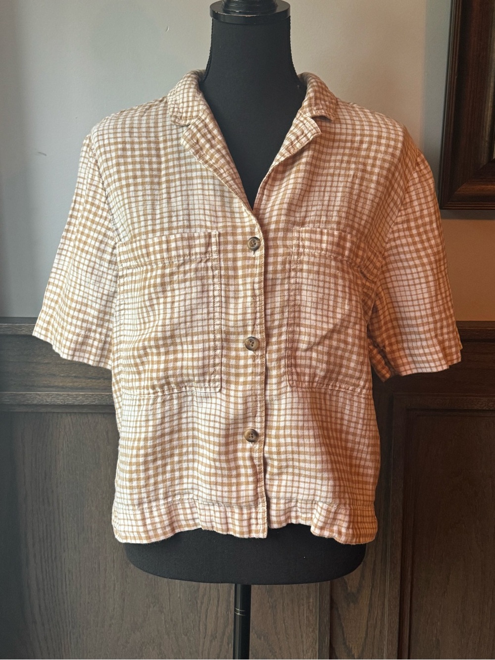 Everlane Linen Short-Sleeve Checked Button-Up Top - Tan White small